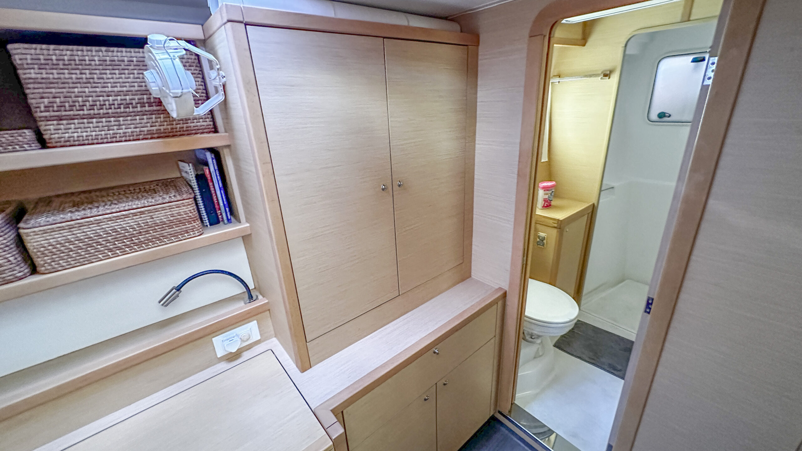 Lagoon 39  $2,988,000 Neg