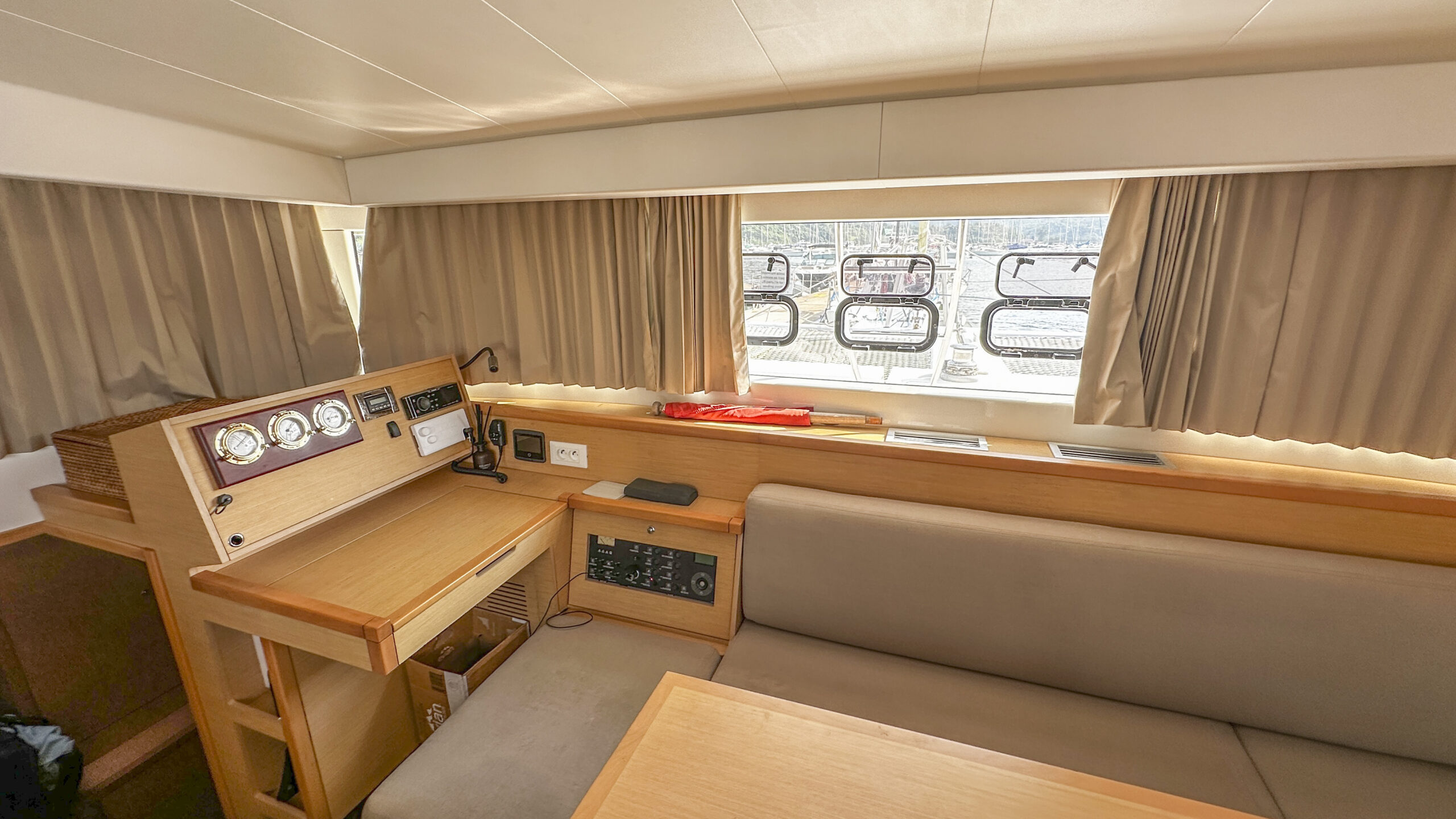 Lagoon 39  $2,988,000 Neg