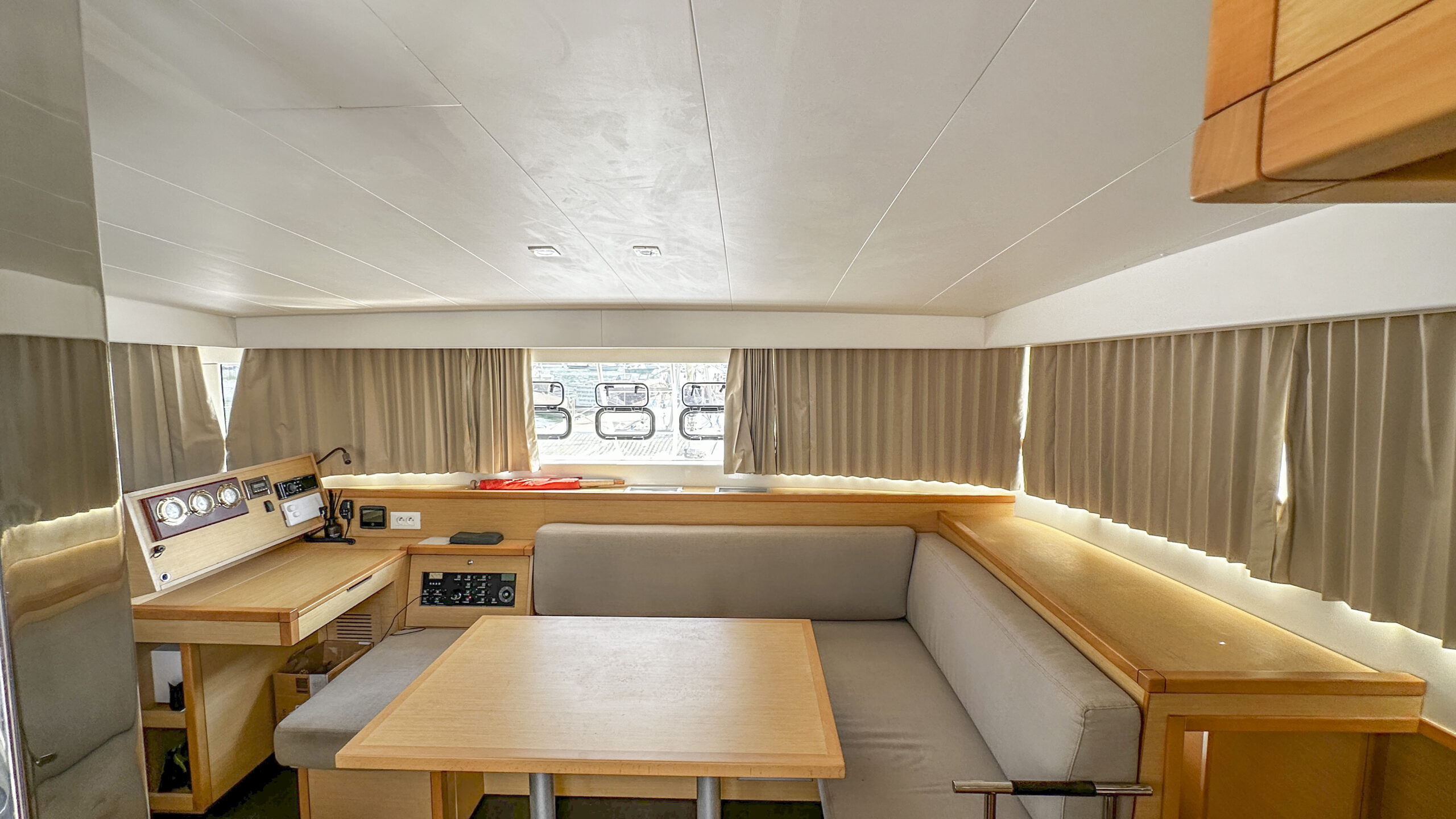 Lagoon 39  $2,988,000 Neg