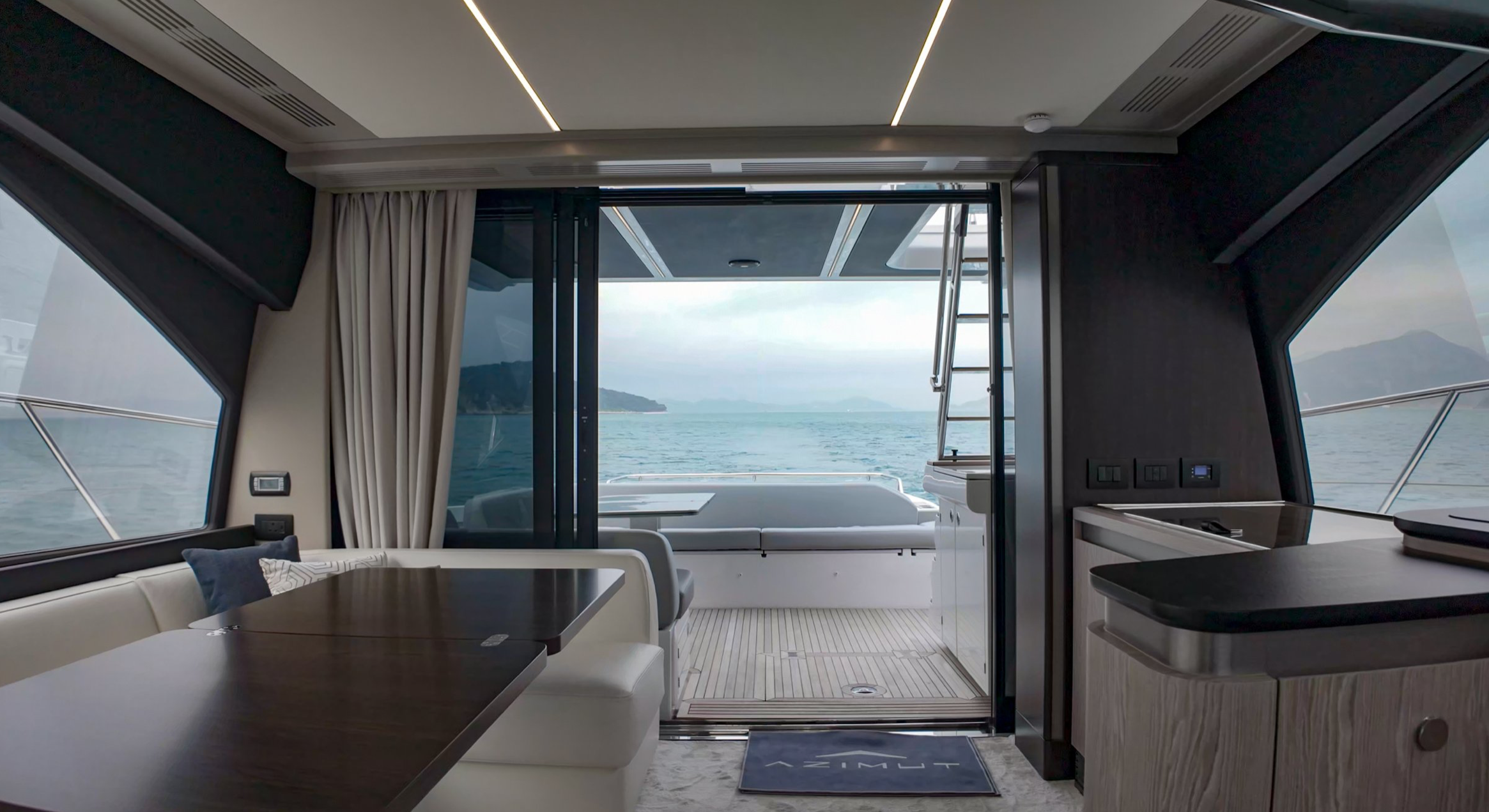 Azimut S6 – Brand New Pristine Condition