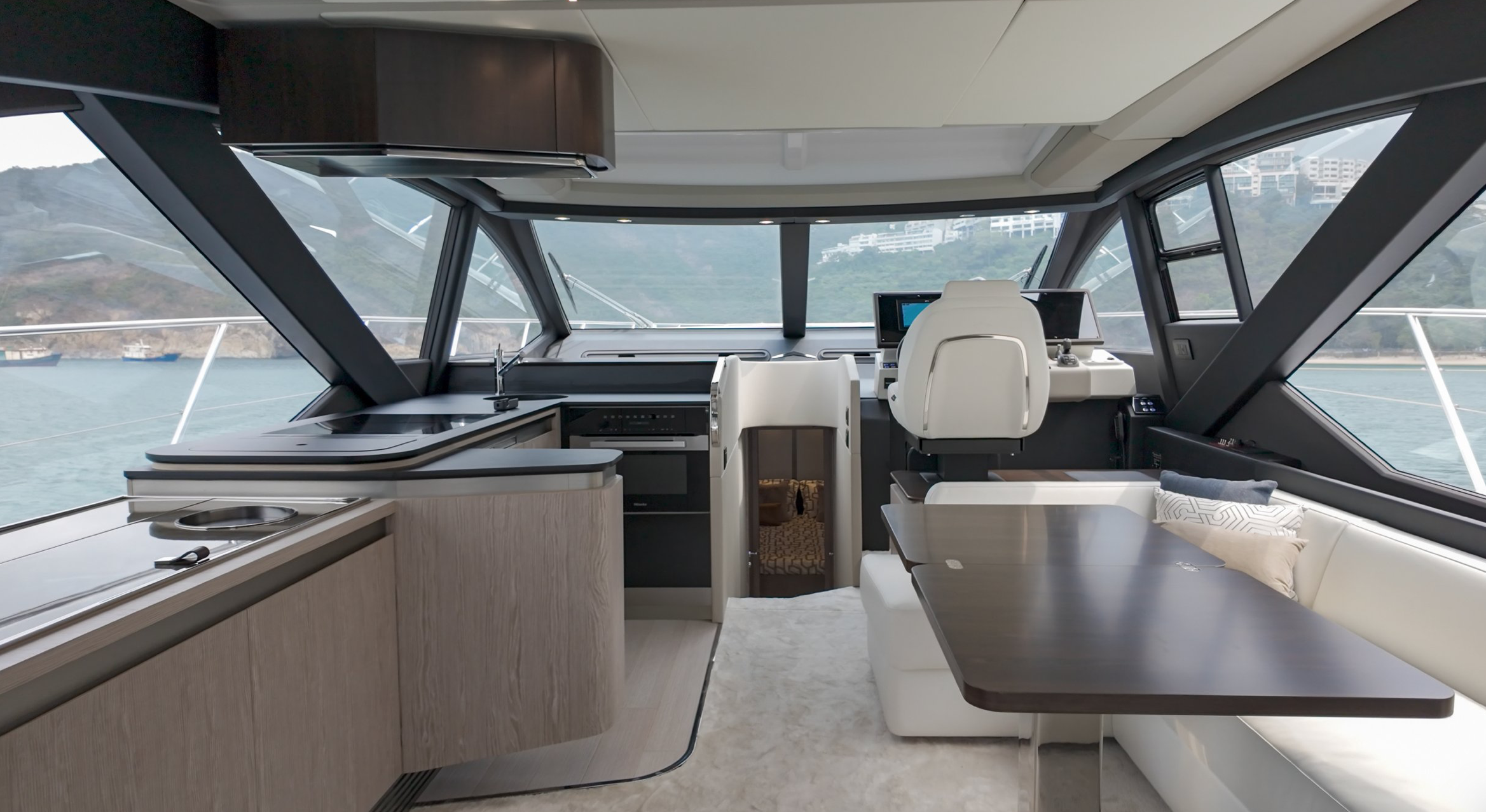 Azimut S6 – Brand New Pristine Condition