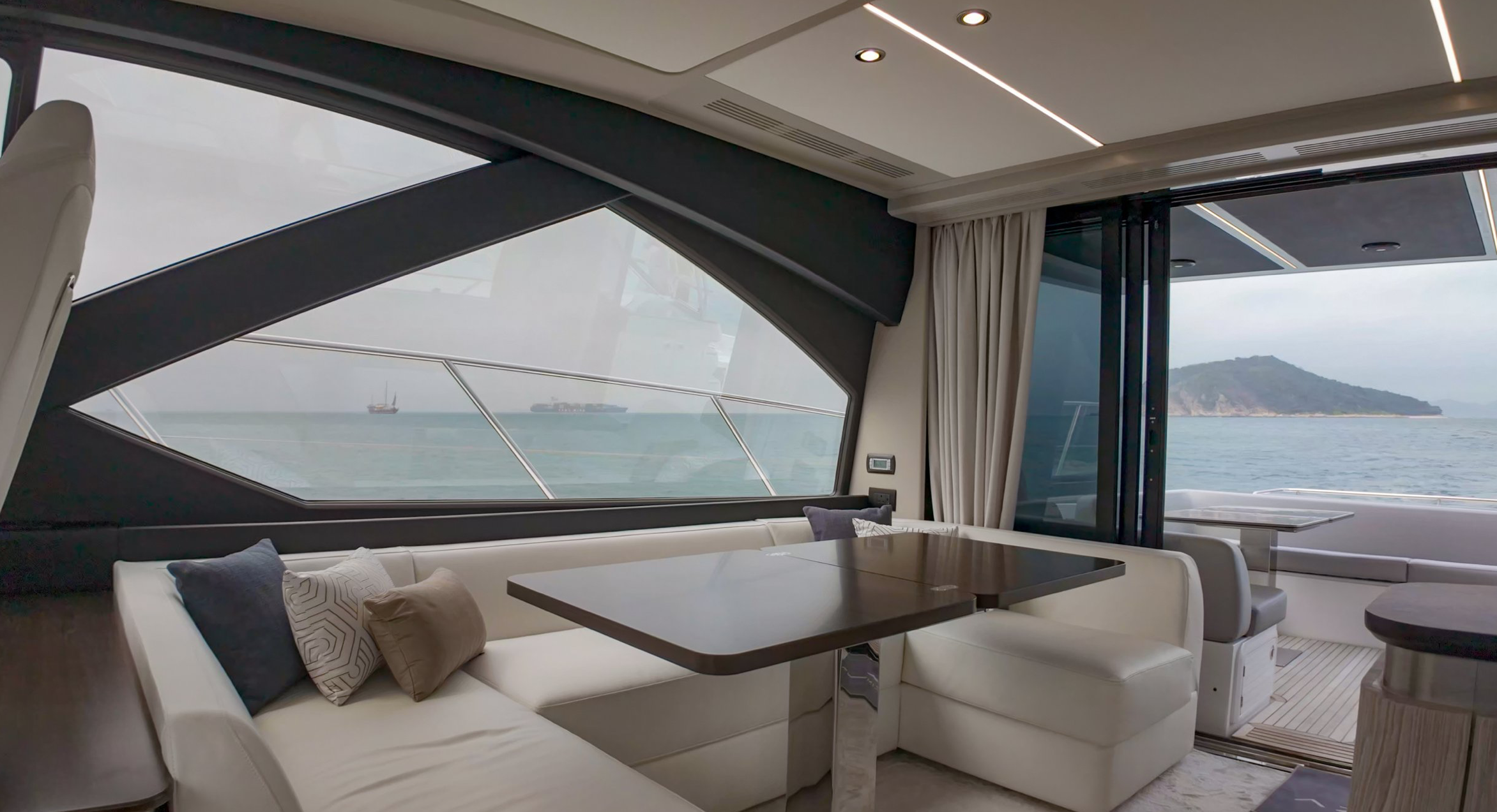 Azimut S6 – Brand New Pristine Condition