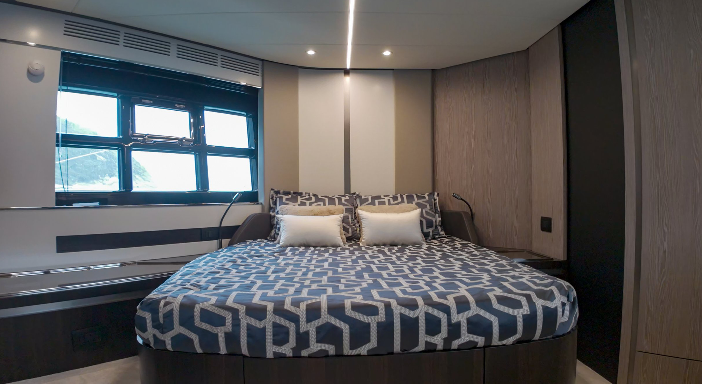 Azimut S6 – Brand New Pristine Condition