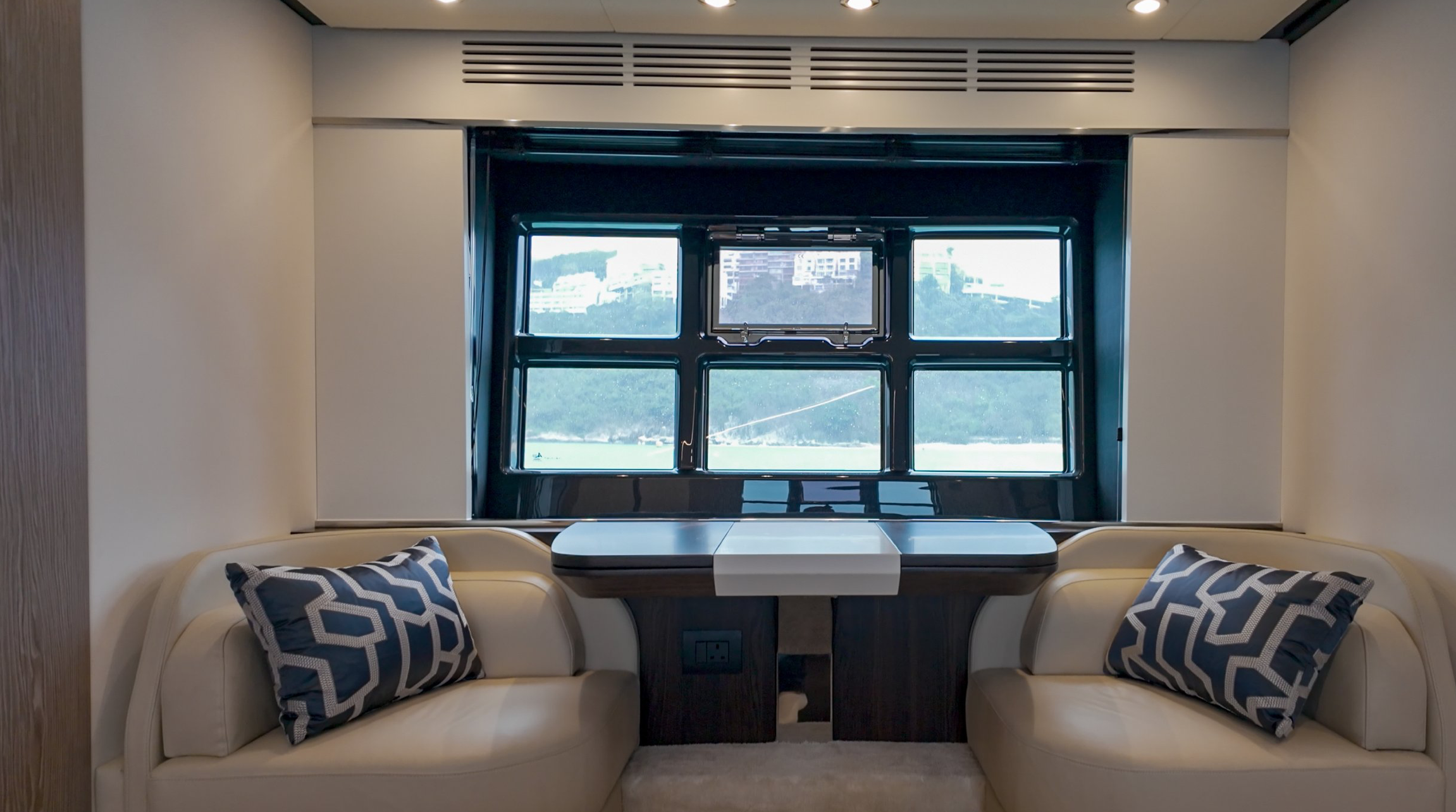 Azimut S6 – Brand New Pristine Condition