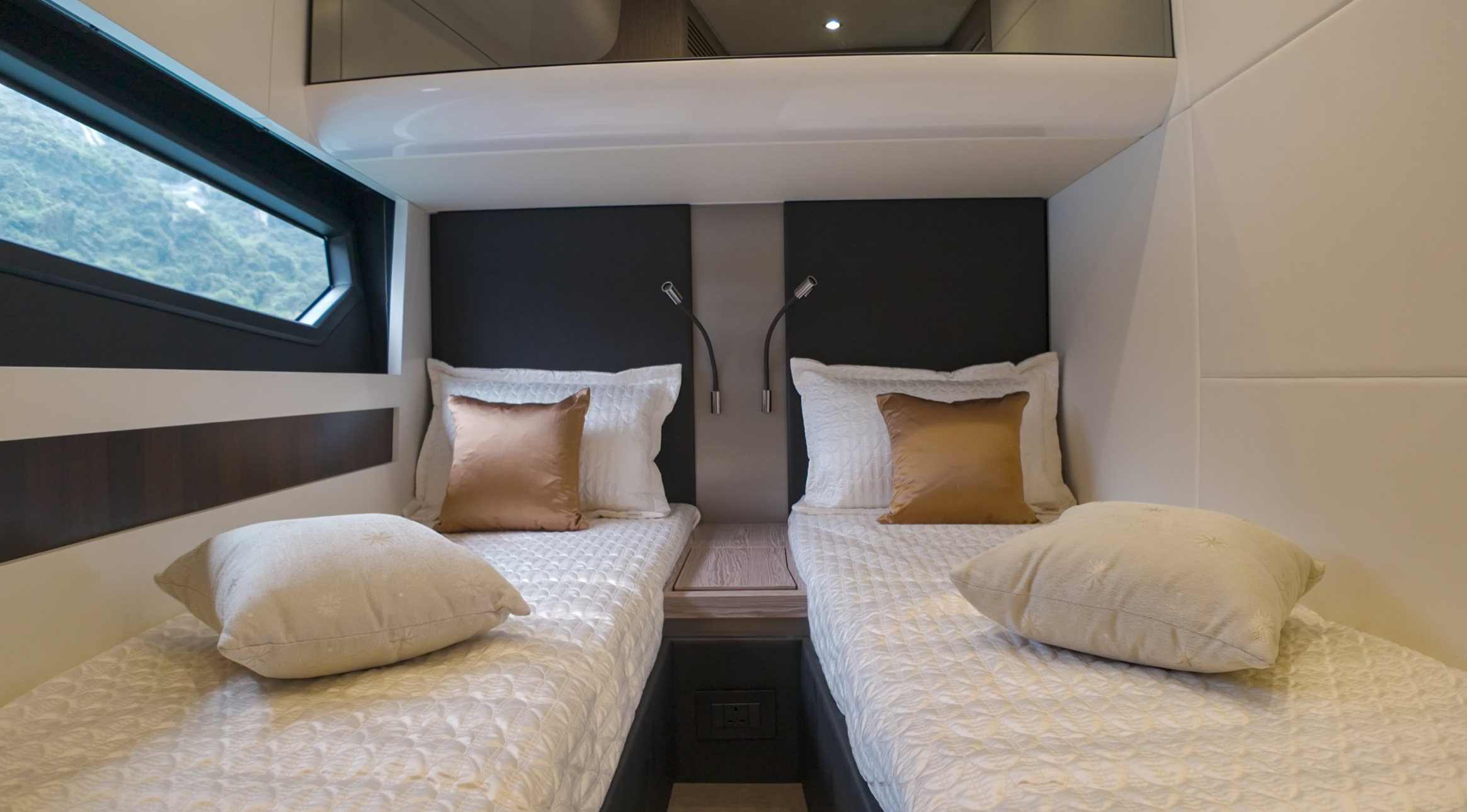 Azimut S6 – Brand New Pristine Condition